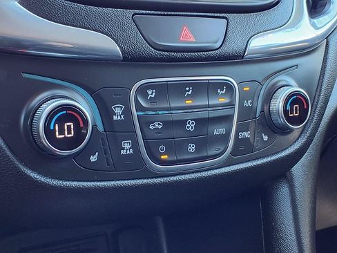 Used 2019 Chevrolet Equinox LT AWD/4WD image 12