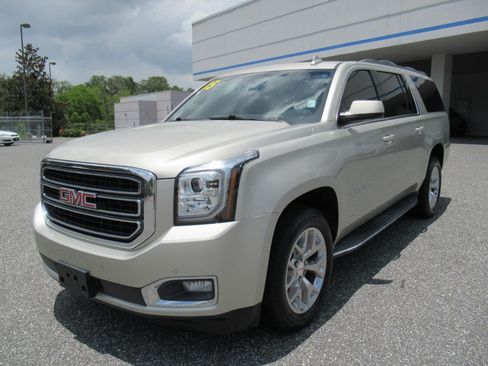 Used 2015 GMC Yukon XL SLT w/ HD Trailering Package RWD image 3