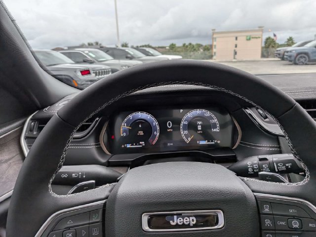 New 2027 Jeep Grand Cherokee Limited w/ Limited Altitude Package RWD image 31
