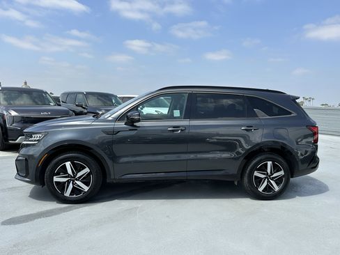 Used 2022 Kia Sorento S w/ Panoramic Sunroof Package FWD image 3