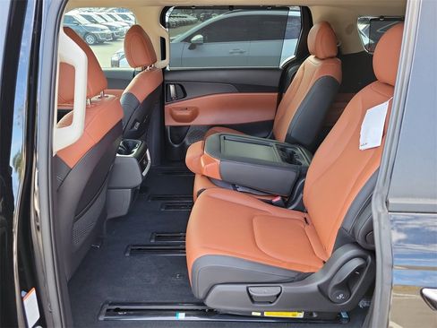 New 2026 Kia Carnival EX image 16