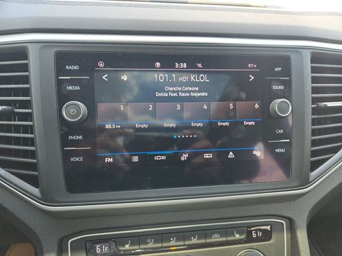 Used 2021 Volkswagen Atlas Cross Sport SE w/ Panoramic Sunroof Package image 26