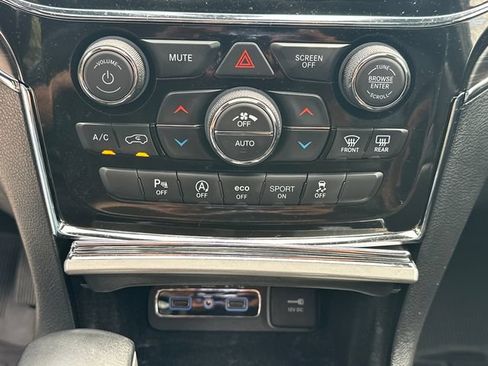 Used 2022 Jeep Grand Cherokee Limited AWD/4WD image 34