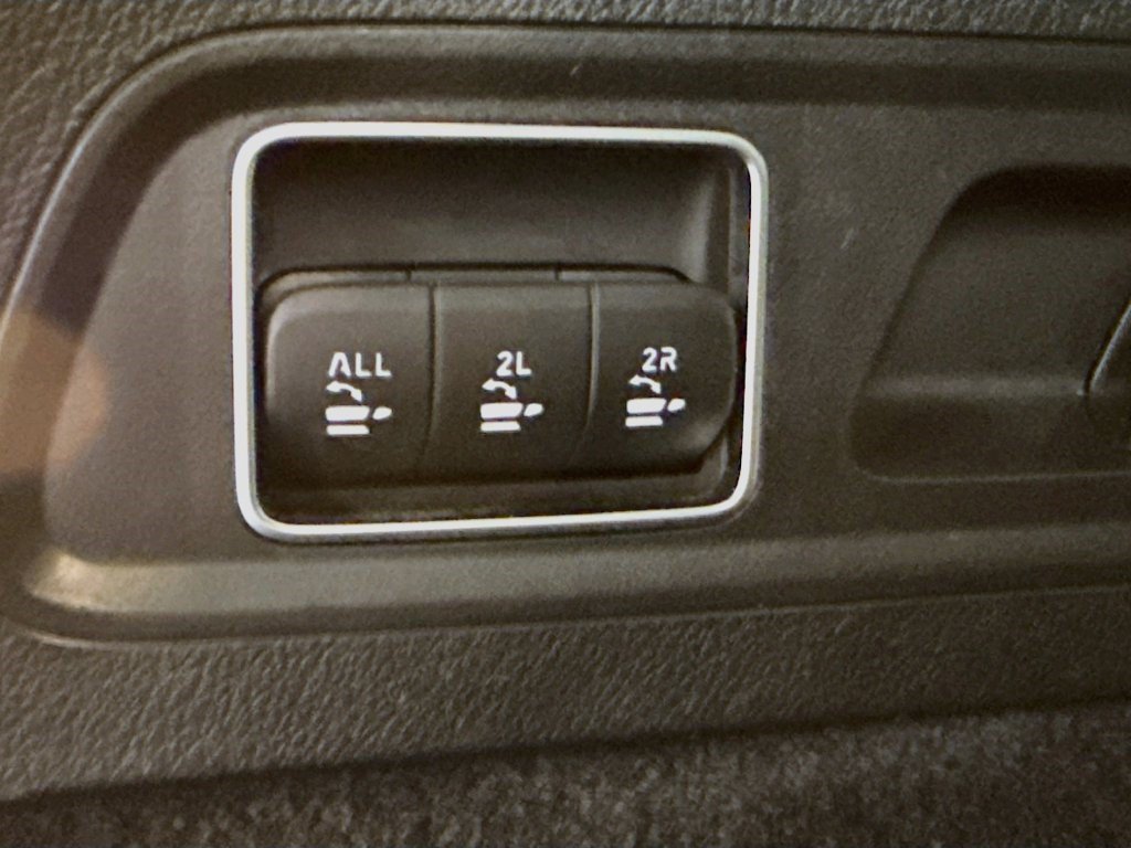 Used 2023 Mercedes-Benz GLS 450 4MATIC image 29