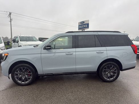 New 2025 Ford Expedition Platinum w/ Stealth Performance Package image 9