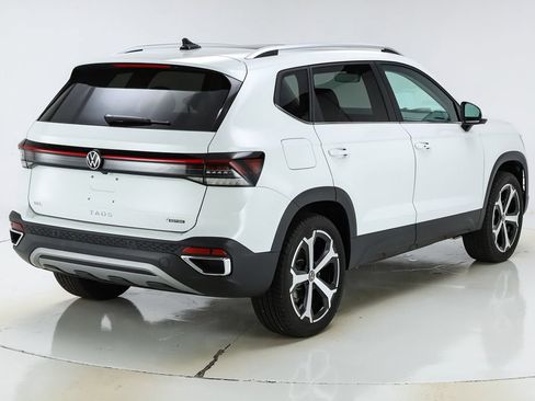New 2025 Volkswagen Taos SEL image 9