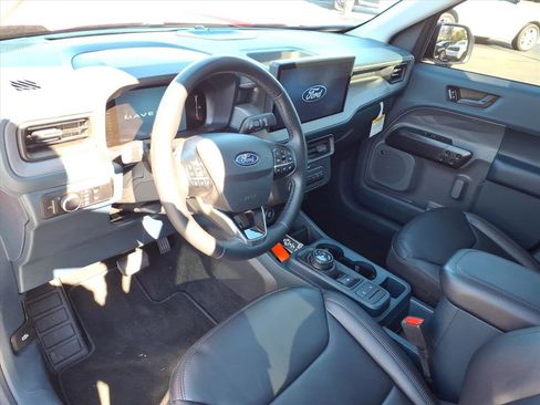 Used 2025 Ford Maverick Lariat w/ Black Appearance Package image 17