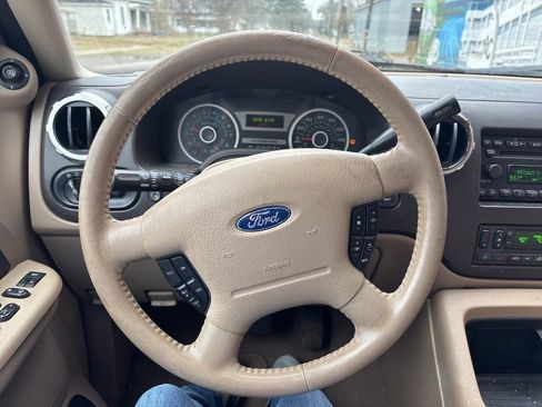 Used 2005 Ford Expedition 2WD image 13