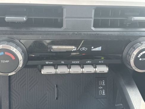 Certified 2025 Toyota Tacoma SR5 AWD/4WD image 15