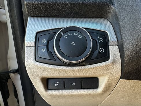 Used 2013 Ford Explorer XLT image 32