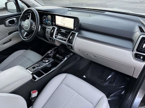 Used 2024 Kia Sorento SX Prestige image 11