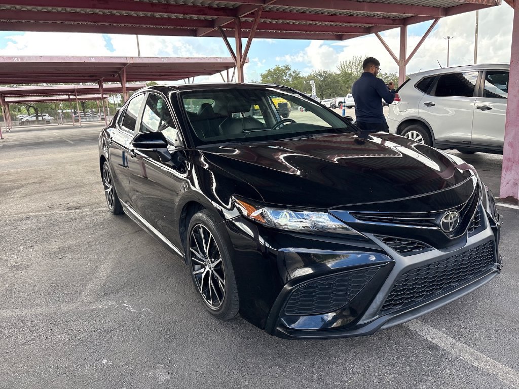 Used 2023 Toyota Camry SE FWD image 2