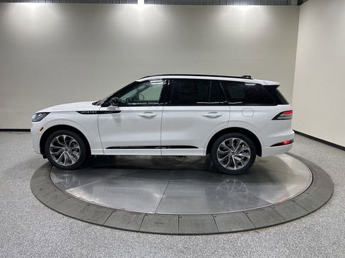New 2026 Lincoln Aviator AWD image 8
