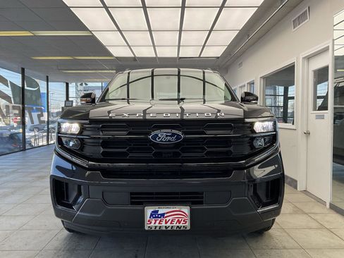 New 2025 Ford Expedition Active image 2