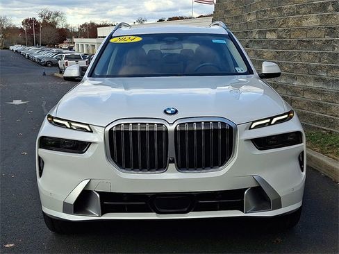 Used 2024 BMW X7 xDrive40i w/ Premium Package image 2