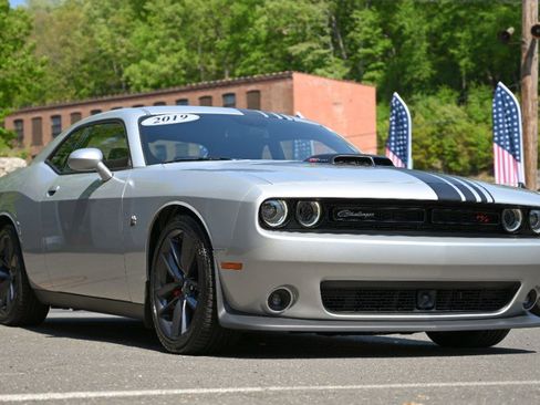 Used 2019 Dodge Challenger R/T Scat Pack w/ Shaker Package RWD image 11