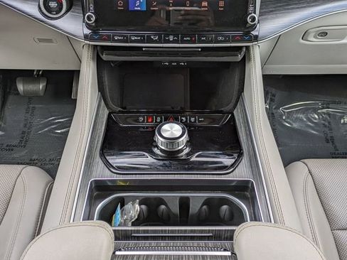 Used 2024 Jeep Wagoneer Series II w/ Flexible Seating Group RWD image 21