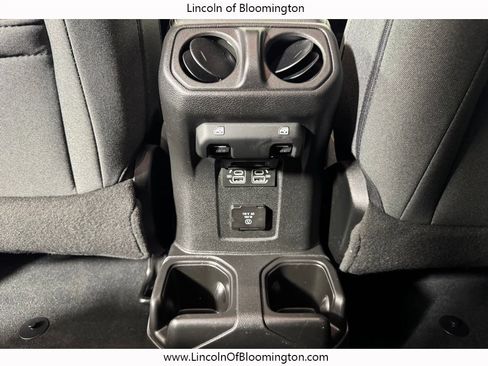 Used 2024 Jeep Wrangler Unlimited Sahara w/ Technology Group AWD/4WD image 12