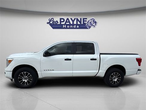 Used 2023 Nissan Titan SV image 3