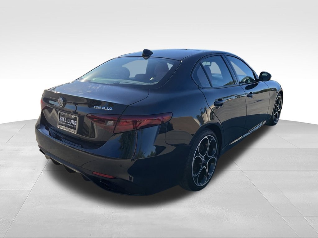 Used 2023 Alfa Romeo Giulia Veloce RWD image 7