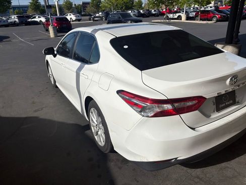 Used 2019 Toyota Camry FWD image 6