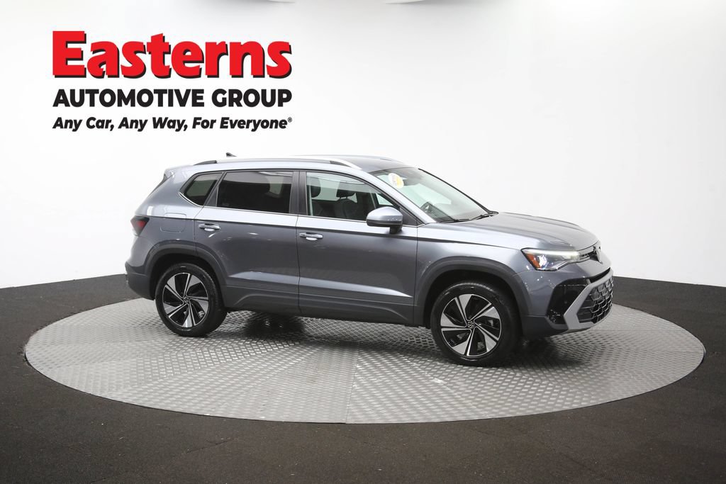 Used 2025 Volkswagen Taos SE AWD/4WD image 47