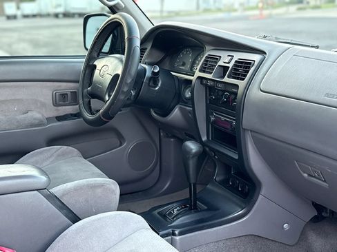 Used 2002 Toyota 4Runner SR5 RWD image 25