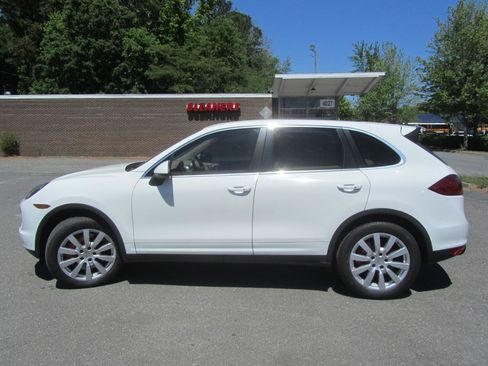 Used 2012 Porsche Cayenne Turbo image 6