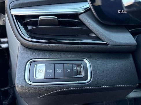 Used 2025 Buick Enclave Preferred FWD image 25