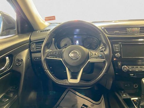 Used 2019 Nissan Rogue SV w/ Premium Package image 12