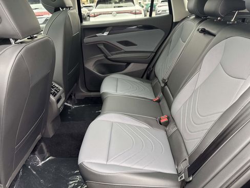 New 2026 Volkswagen Tiguan SE FWD image 11