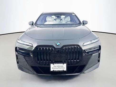 Used 2023 BMW 760i xDrive image 2