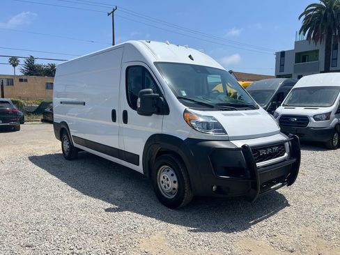 Used 2022 RAM ProMaster 2500 w/ Convenience Group FWD image 3