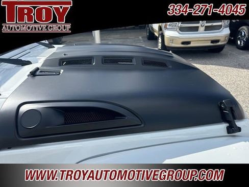 Used 2017 Jeep Wrangler Unlimited Rubicon w/ Connectivity Group image 26