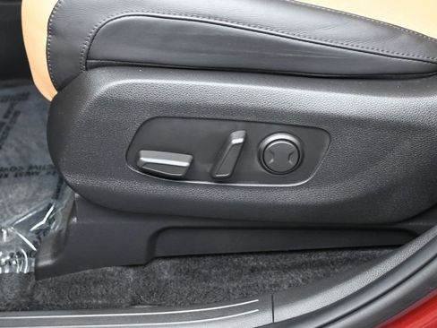 Used 2024 Kia Carnival LX FWD image 12