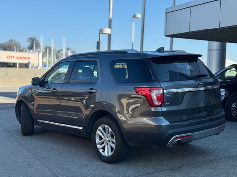 Used 2017 Ford Explorer XLT w/ Equipment Group 202A image 3