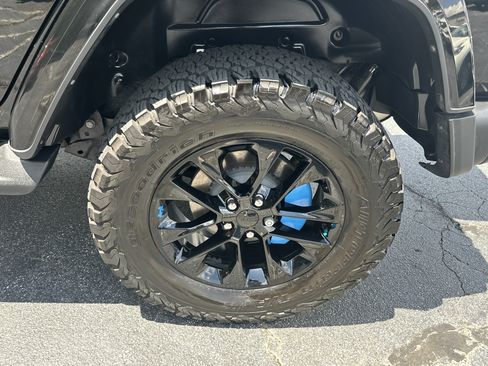 Used 2023 Jeep Wrangler Unlimited Sahara AWD/4WD image 23