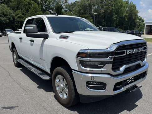Used 2025 RAM 2500 Big Horn AWD/4WD image 3
