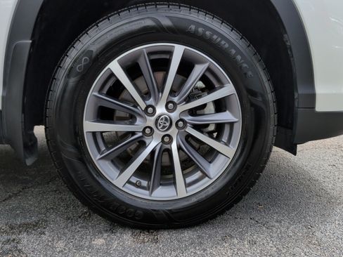 Used 2019 Toyota Highlander XLE AWD/4WD image 14