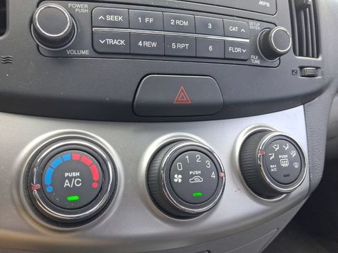 Used 2010 Hyundai Elantra GLS FWD image 23