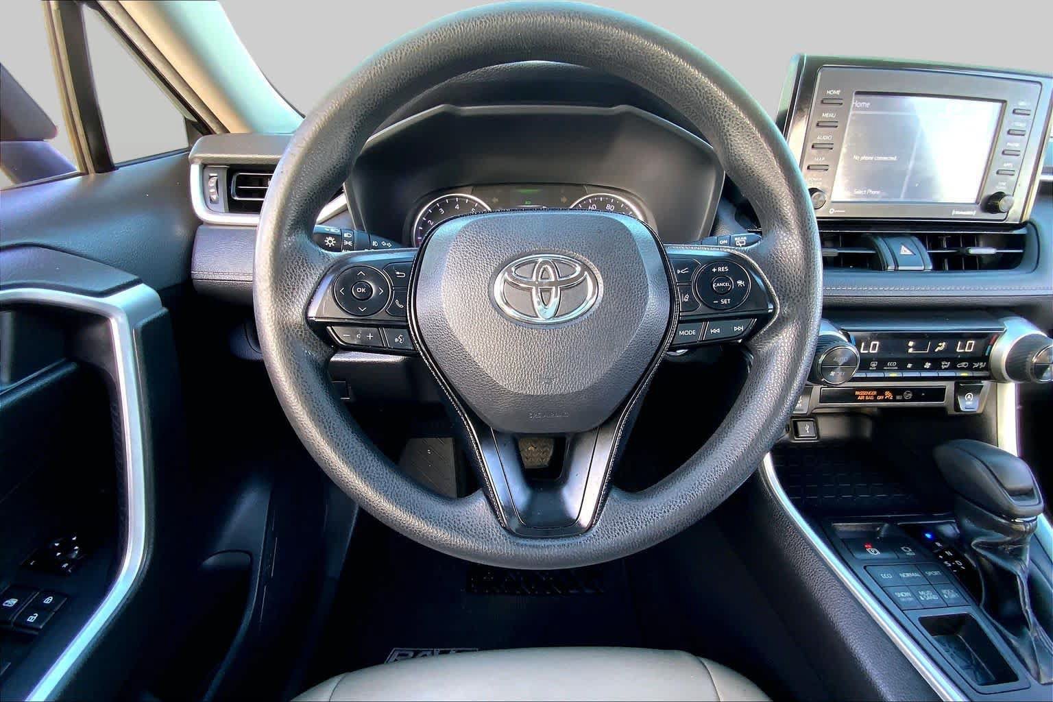 Used 2021 Toyota RAV4 XLE AWD/4WD image 6