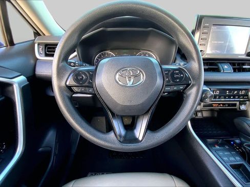 Used 2021 Toyota RAV4 XLE AWD/4WD image 6