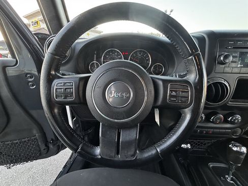 Used 2017 Jeep Wrangler Unlimited Sport w/ Connectivity Group AWD/4WD image 15