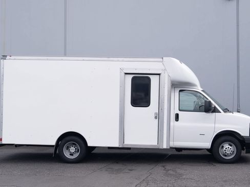 Used 2020 Chevrolet Express 3500 RWD image 19
