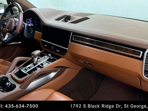 Used 2022 Porsche Cayenne Turbo AWD/4WD image 24