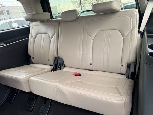 Used 2024 Ford Expedition Limited image 12