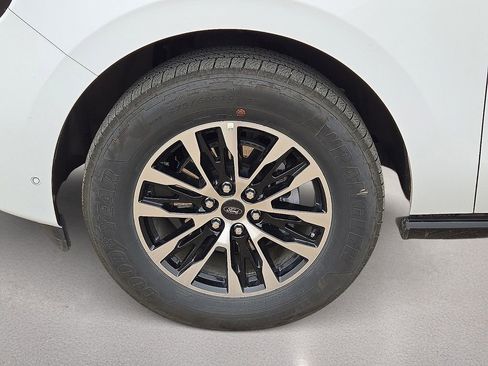 Used 2025 Ford Expedition Max Platinum AWD/4WD image 10