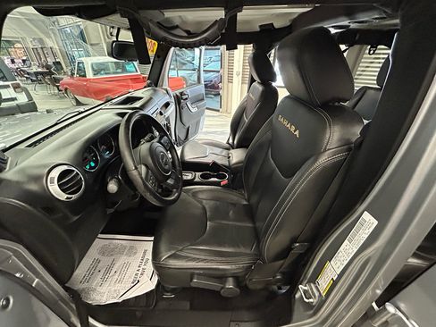 Used 2013 Jeep Wrangler Unlimited Sahara w/ Connectivity Group AWD/4WD image 49