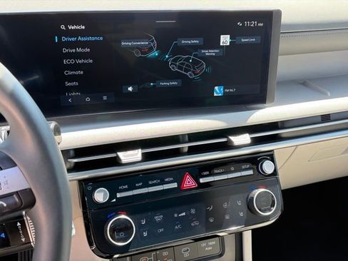 Used 2025 Hyundai Tucson Limited image 21