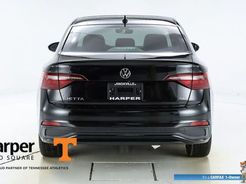 Used 2024 Volkswagen Jetta SE w/ Panoramic Sunroof Package image 8